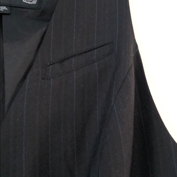 GUESS BLACK PINSTRIPED BUTTON DOWN VEST - Picture 3 of 7